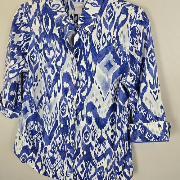 Chicos Blue White Boho Button No Iron Stretch Top Size 0 (4/6) Coastal Batik - Picture 2 of 6